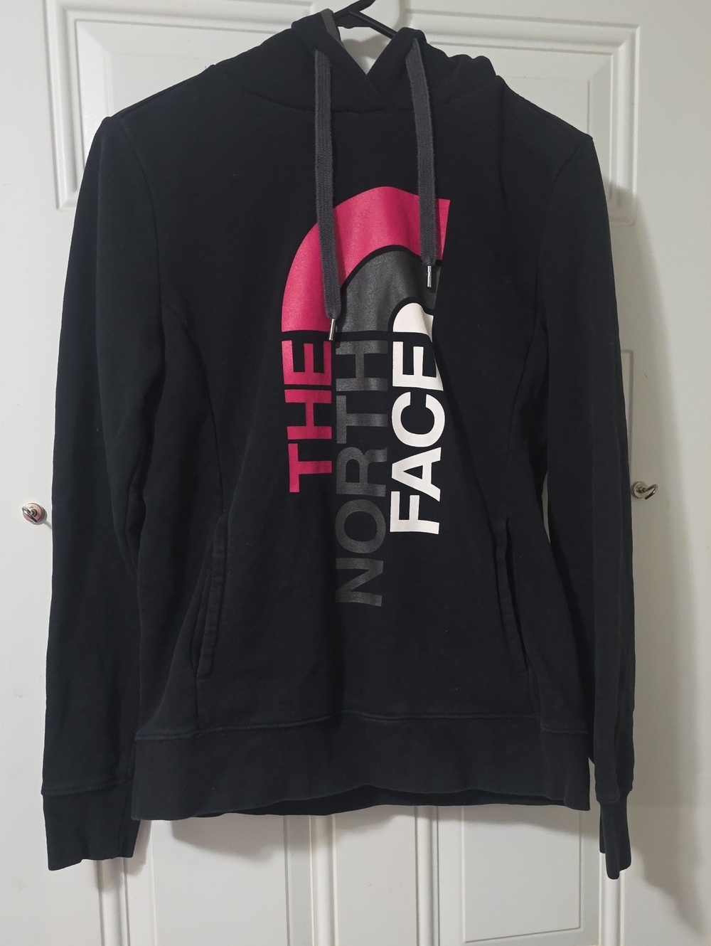 The North Face Black & Pink Logo Hoodie Sweater - Women